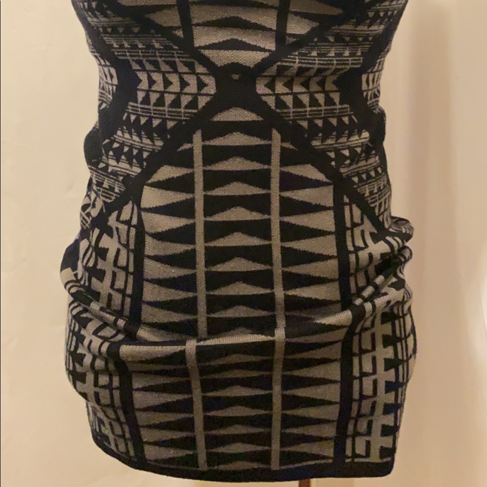 Dress - Picture 3 of 10